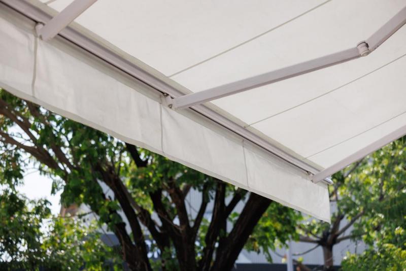 Store banne ou pergola, quelle protection choisir pour votre terrasse &agrave; Laon ?